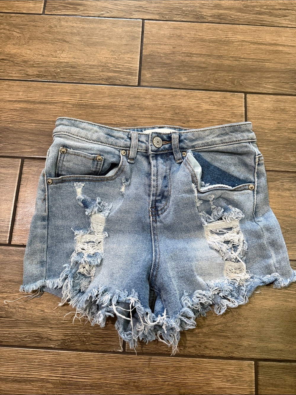 Women's ALMOST FAMOUS High Rise Jean Shorts! Size 3